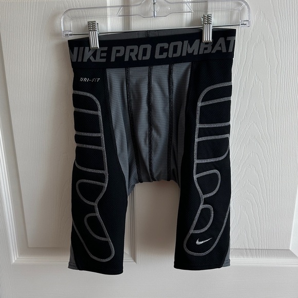 Nike Pro Combat Black and Gray Compression Shorts - Picture 1 of 5